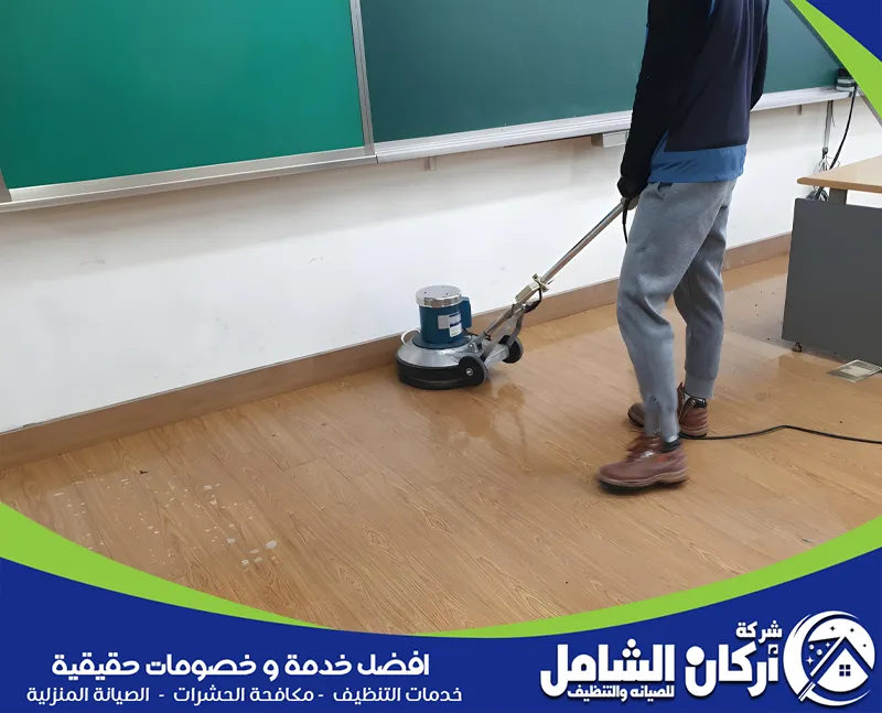تنظيف مكتبات المدارس بالاحساء 0500073610 اركان الشامل فني تنظيف المدارس التابع لشركتنا اركان الشامل يستخدم مغسلة ارضيات لتنظيف مكتبة المدرسة بالاحساء.
