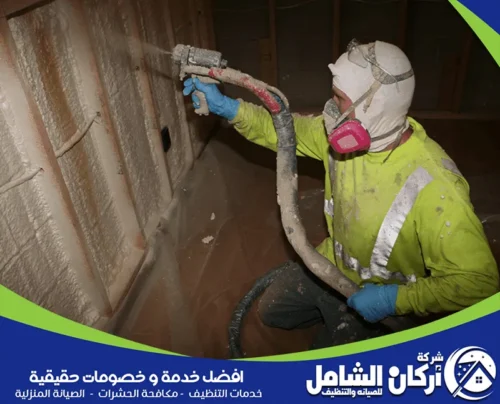 افضل شركة عزل فوم بالخبر تطبيق فوم العزل على الخزانات بالخبر من شركة أركان الشامل لضمان حماية فعّالة وطويلة الأمد