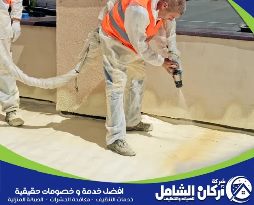 افضل شركة عزل فوم بالاحساء فريق شركة أركان الشامل أثناء تركيب عزل الفوم للأسطح في الأحساء – شركة عزل فوم بالاحساء