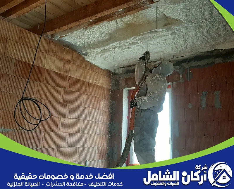شركة عزل الاسطح بالفوم بالدمام 0500073610 اركان الشامل يقوم الفني بعزل الفوم بطريقة احترافية تمنع تسرب المياه وتحافظ على جودة المبنى.