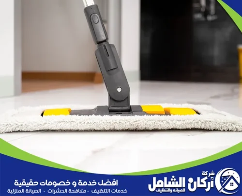 تنظيف المطابخ والحمامات بالفلل بالدمام 0500073610 شركة اركان الشامل فريق اركان الشامل أثناء تنفيذ أعمال تنظيف فلل في الدمام بجودة عالية ونتائج واضحة
