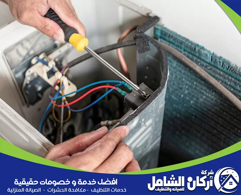 تنظيف مكيفات بالمنطقة الشرقية 0500073610 اركان الشامل الفرق بين تنظيف المكيف وصيانته أثناء فحص الفلاتر الداخلية للمكيف