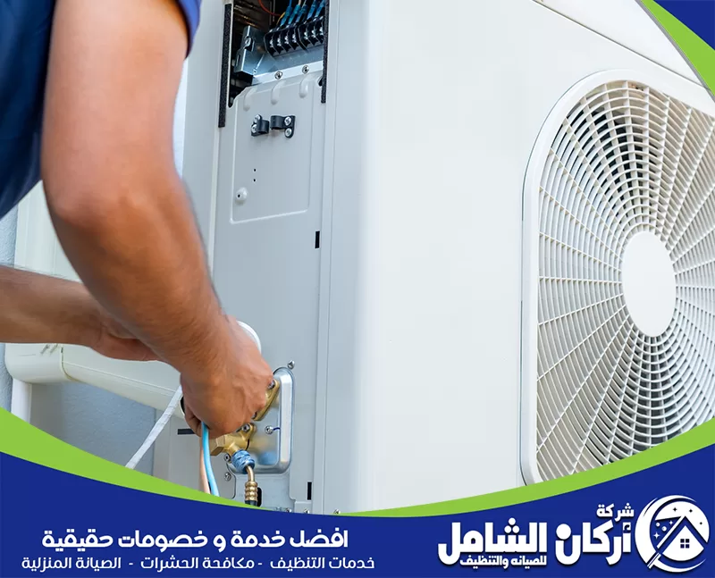 تركيب مكيفات بالدمام 0500073610 شركة أركان الشامل مراجعة توصيلات الوحدة الخارجية للمكيف ضمن خطوات الفك والتركيب وضبط التشغيل.