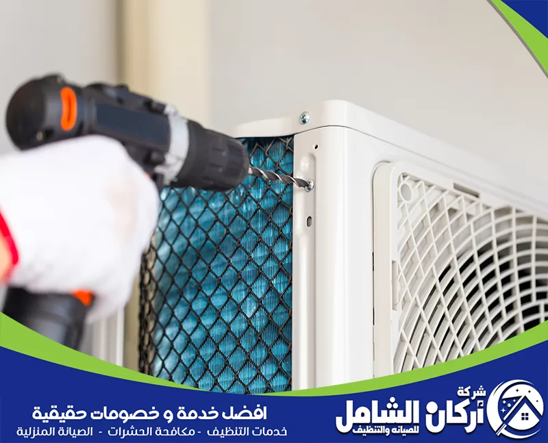 شركة فك وتركيب مكيفات بالخبر 0500073610 شركة اركان الشامل تثبيت الوحدة الخارجية بعناية لضبط التشغيل وتقليل الاهتزاز.